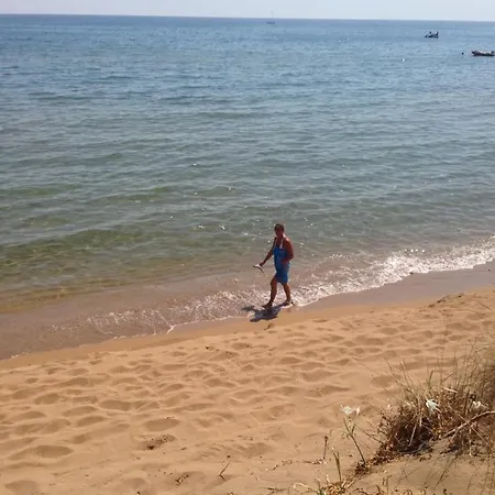 לינה וארוחת בוקר Sunrise לה קסטלה